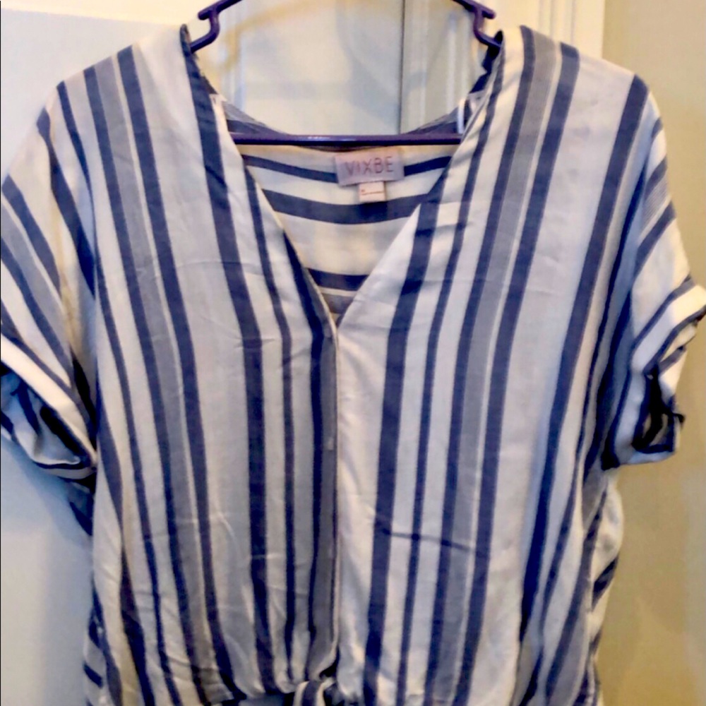 Short front tie blouse with collar
